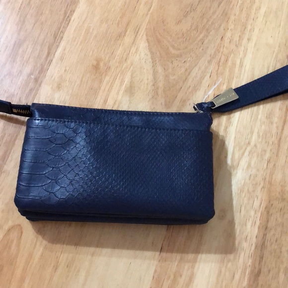 Olivia + Joy Handbags - NEW OLIVIA & JUNE Navy Expandable Wristlet